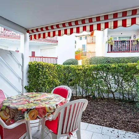 Rdc Avec Terrasse, Piscine Et Parking A 1km De La - Fr-1-2-418 *